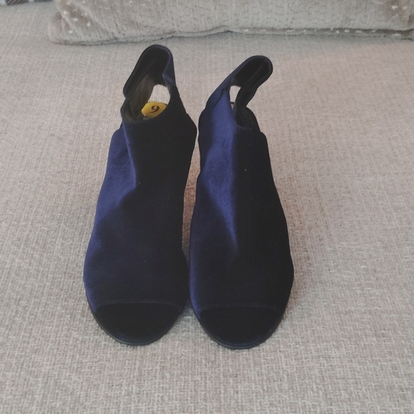 Steve Madden Velvet Blue Chuck Heels - Picture 3 of 7